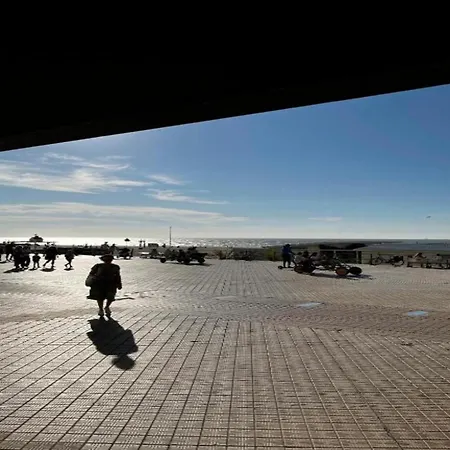 In Near And Promenade Semesterbostad