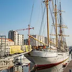 In Near And Promenade 奥斯滕德