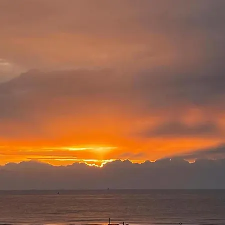 In Near And Promenade 奥斯滕德